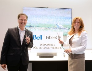 "Celebrating the launch of FibreOP in three communities in Quebec : Luc Vandal, Sales Manager, Eastern Quebec, and Dominique Trudel, Regional Vice President, Customer Care and Community, Quebec and Ontario. (CNW Group/Bell Aliant Inc.)". 